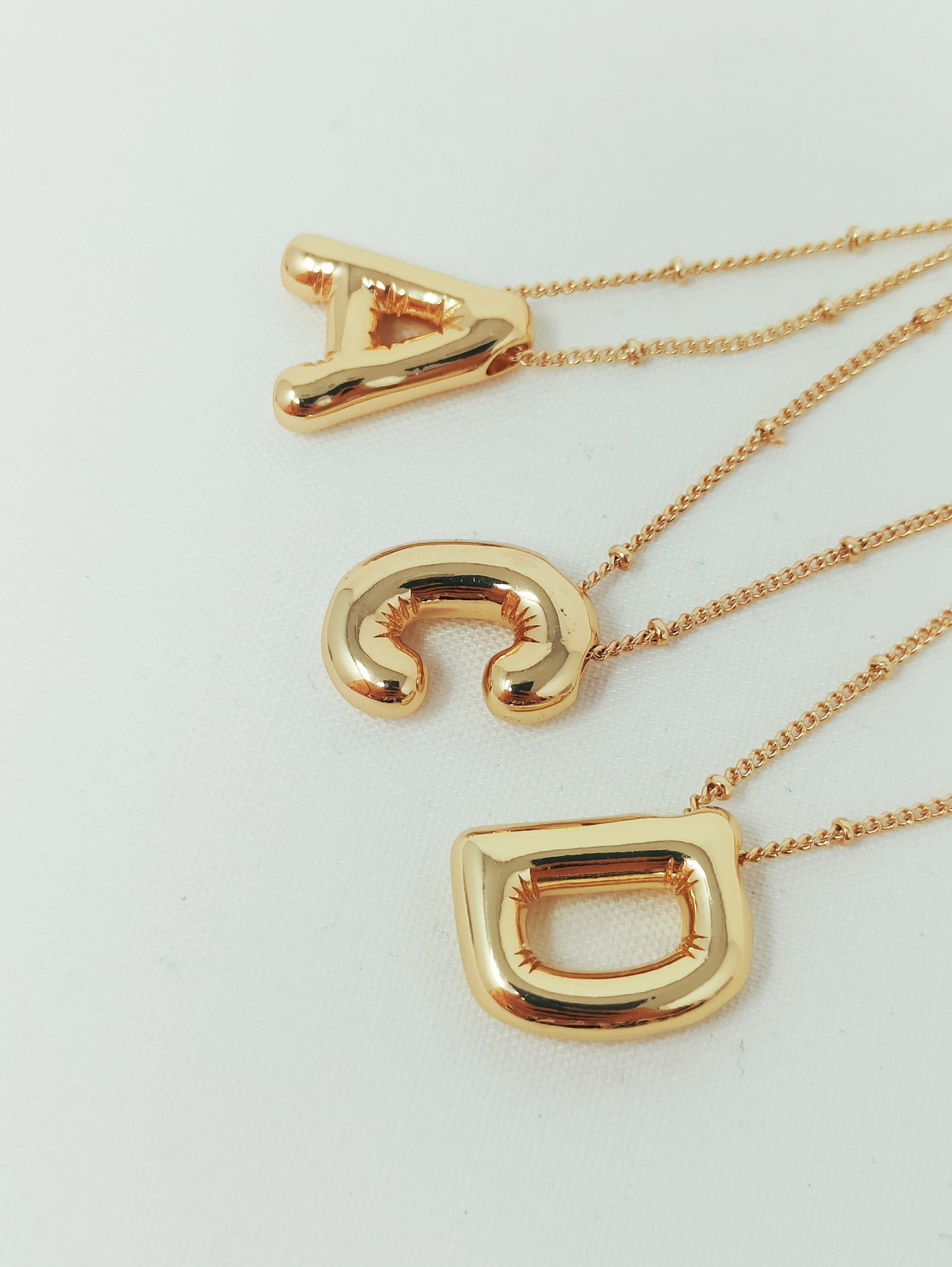 Collar con letra