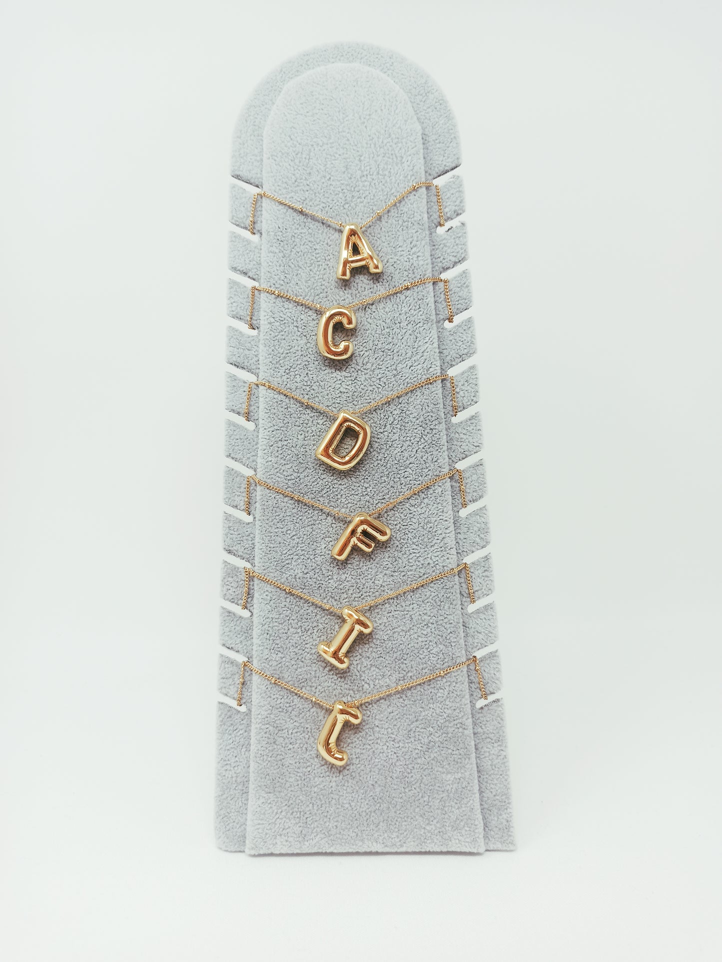 Collar con letra